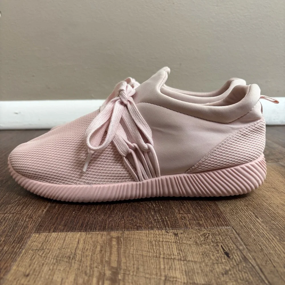 Lucy Avenue Blush Pink Slip-On Athletic Sneakers Athleisure Ballet Shoe 8.5 EUC
